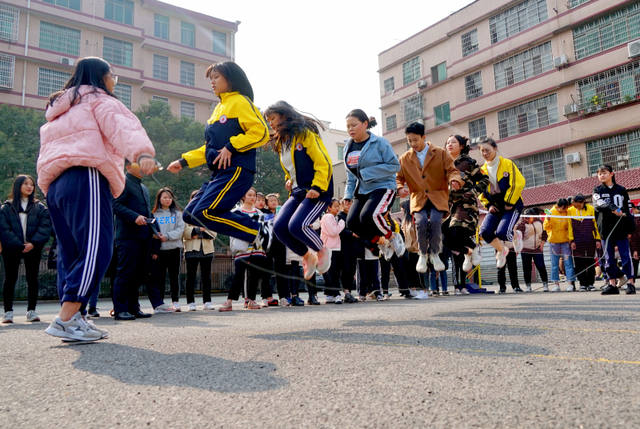 湖南省中南艺术学校除了学费，还有其它费用？